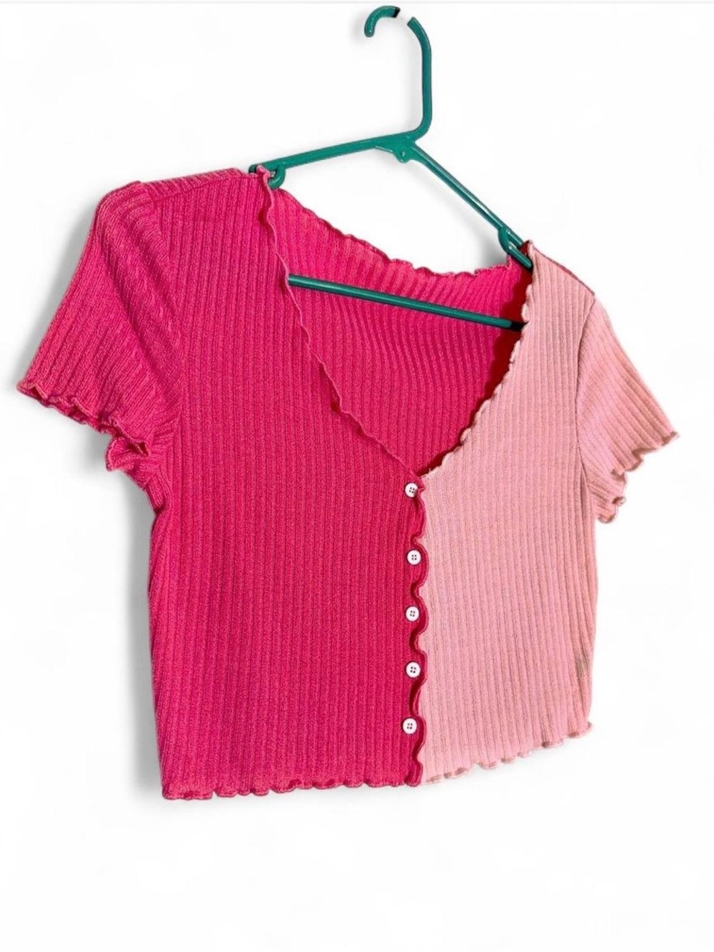 Two-Tone Pink Ribbed Button Crop Top - Picture 3 of 3